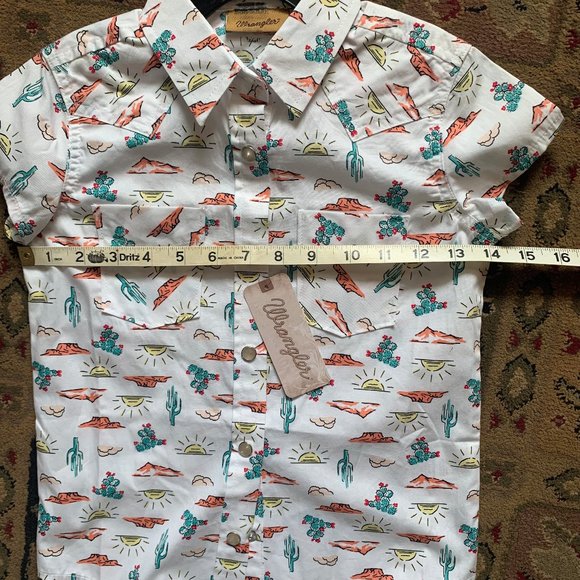Wrangler Girls' Desert Print Short Sleeve Western Snap Shirt; Small - Picture 4 of 6